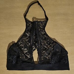 Elegant Black Lace Halter Bralette. Victorias Secret. Size Small. Like NEW